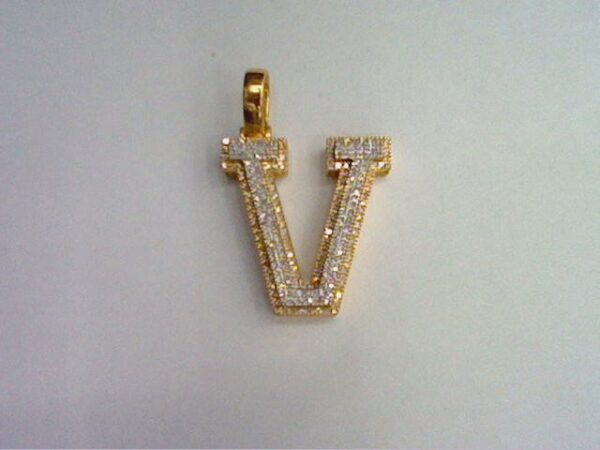 10KT 0.38-0.39CT D-MICROPAVE INITIAL  "V"